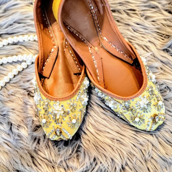 NWT Handmade embroidery rhinestones khussa/ Pakistani khussa/ Punjabi jutti - Picture 4 of 6